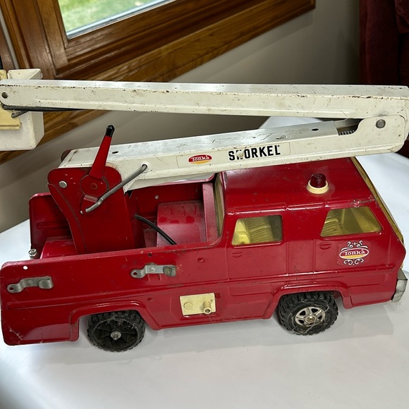 Vintage Tonka Fire Engine - Tonka Snorkel Fire Engine with Bucket - Picture 1 of 5